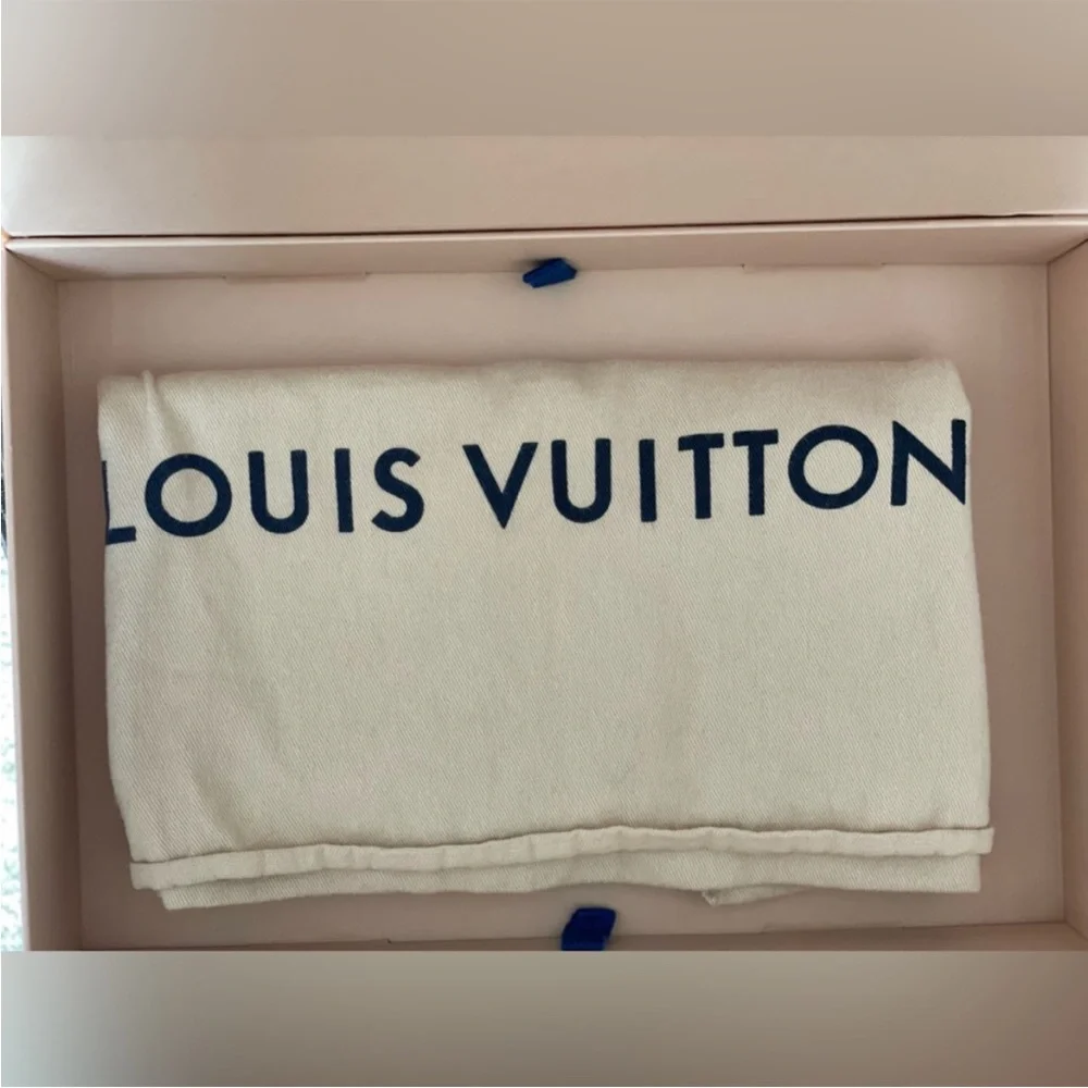 LOUIS VUITTON FAVORITE